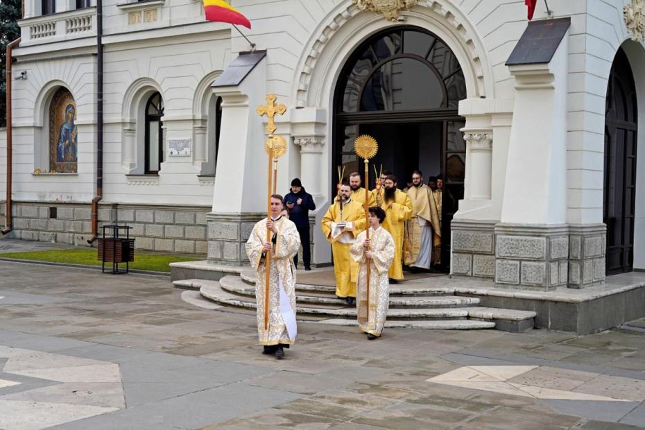 Bucuria tinerilor la hramul Catedralei Mitropolitane: „Să aleg să fiu sincer cu mine, cu alții și cu Dumnezeu” / Foto: Flavius Popa